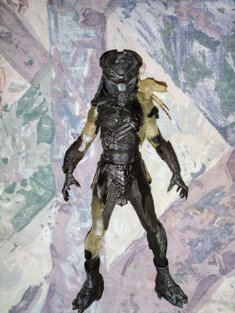 NECA PREDATORS BERSERKER PREDATOR CLOAKED CAMAFLAGE 