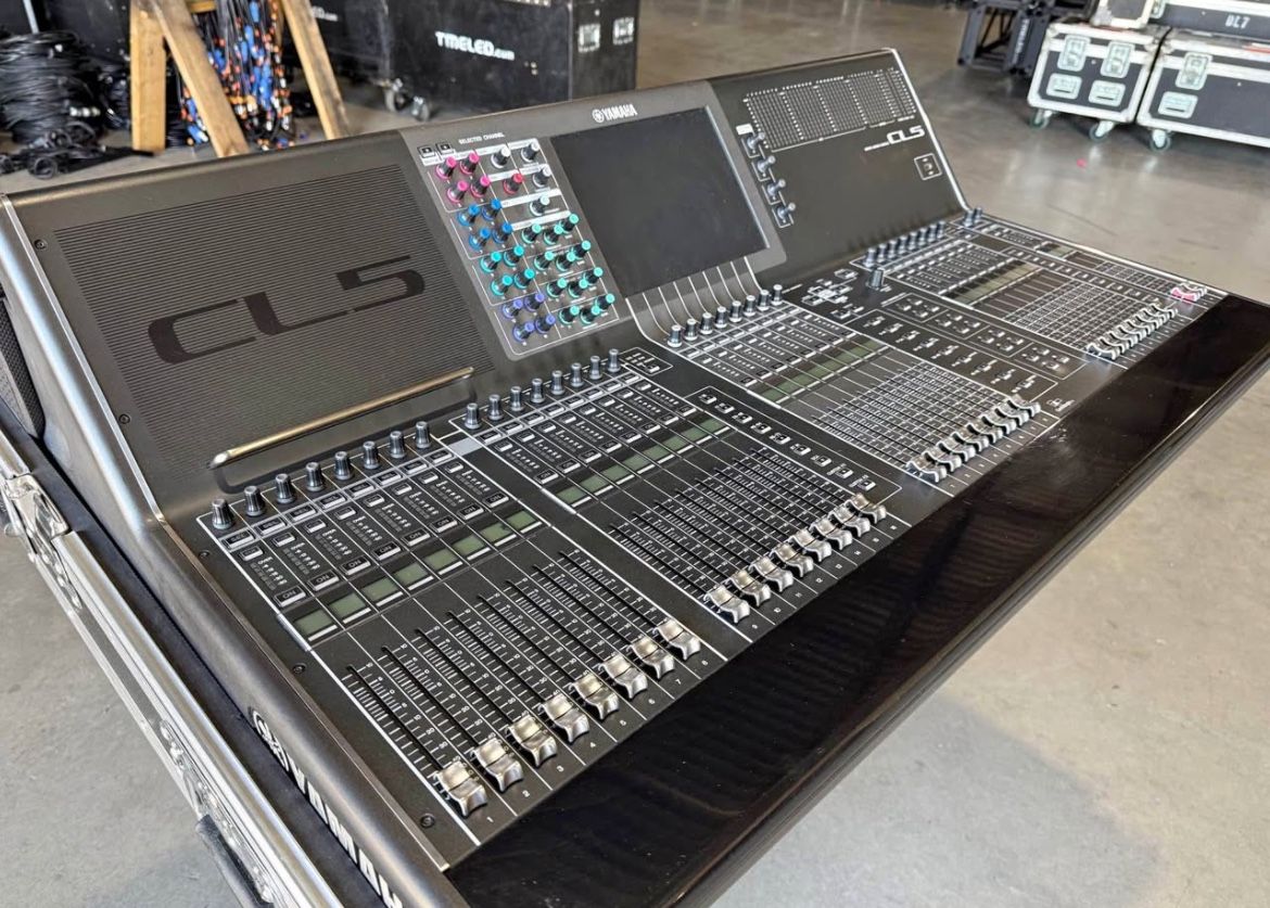 Yamaha CL5 Mixer
