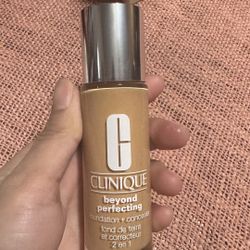 Clinique Foundation + Concealer 2 In 1