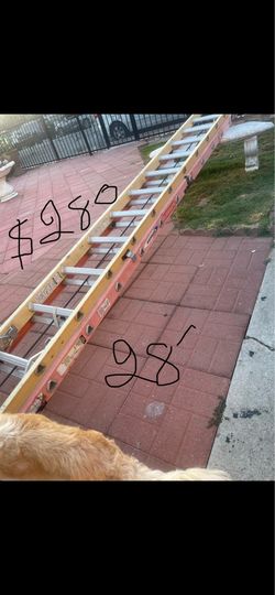 Excellent Condition 28ft fiberglass extension ladders