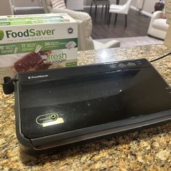 FoodSaver Vacuum Sealer + Large Box of Bags/Rolls – Works Great