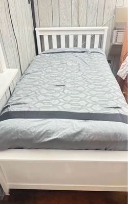 White Wood Twin Bed Frame – Like New
