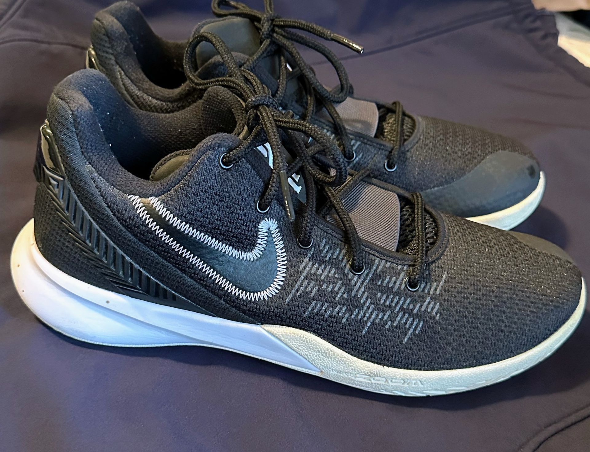 Nike Men’s Kyrie Flytrap II Size 9.5