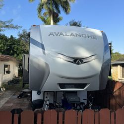 2022 keystone Avalanche 390DS