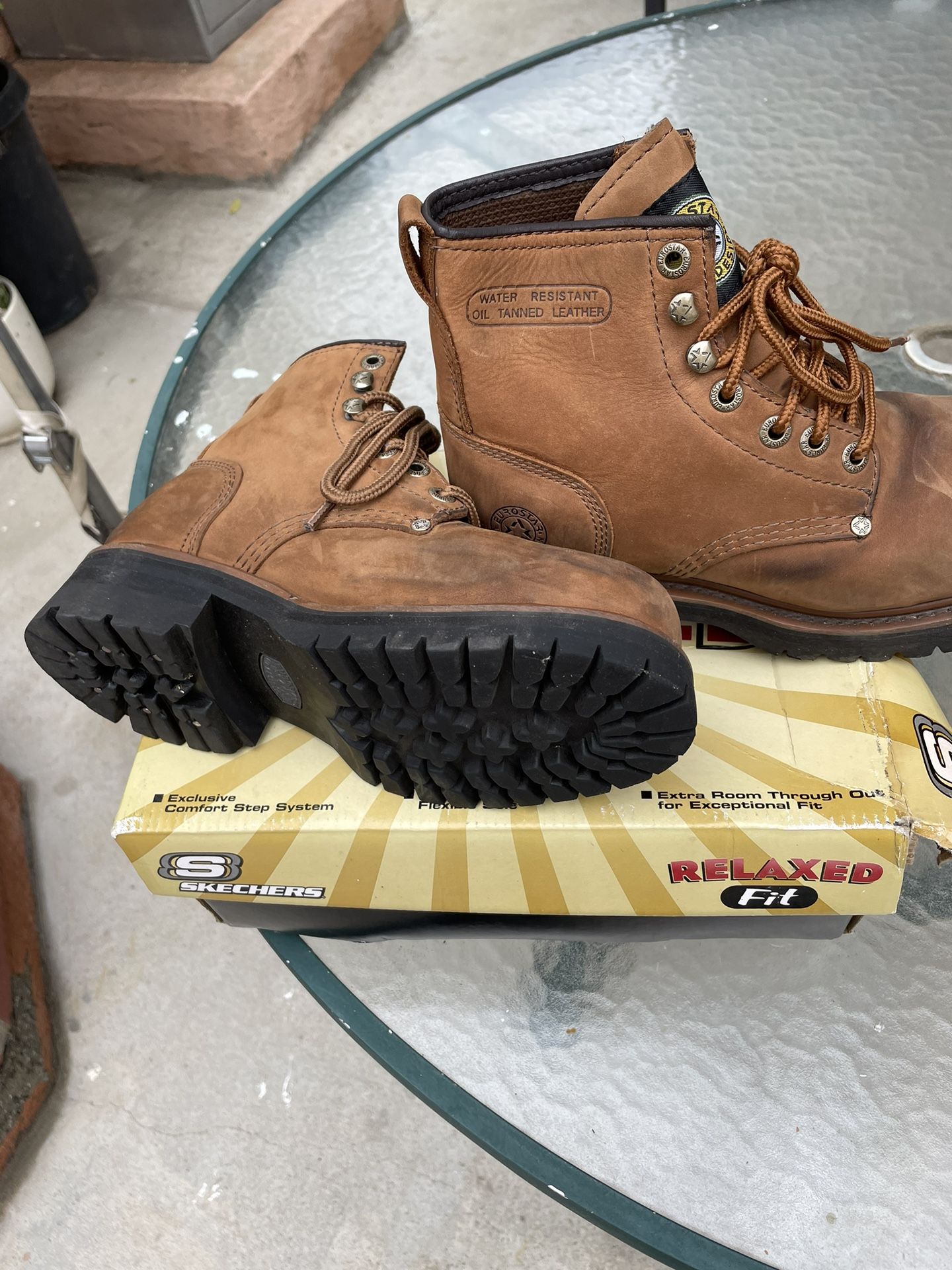 sketchers work boots for men
