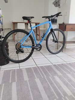 Specialized sirrus 4.0 blue black L Size no trades thanks