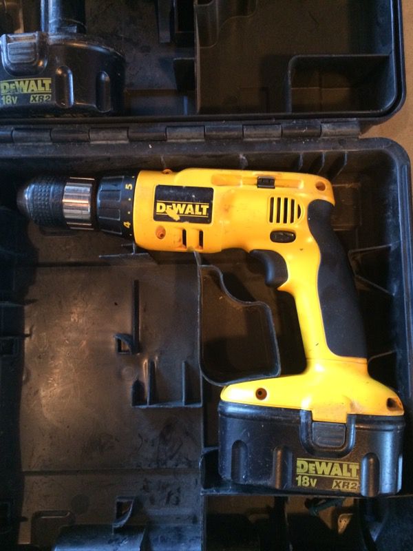 Dewalt 18V cordless drill with batteries and charge for Sale in Mokena, IL - OfferUp