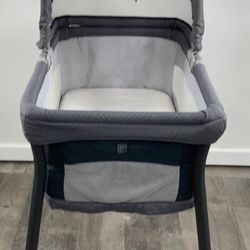 Chicco Lullago Portable Bassinet 