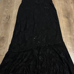 Beautiful Long Maxy Black Floral Stretch Skirt Size 13 Elegant Like New 