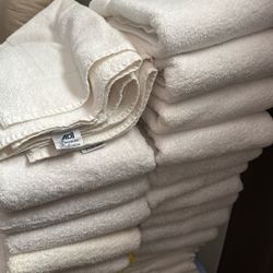 16 Bath Towels 8 Face Cloths And 3 Floor Mats