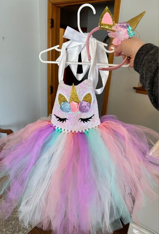 Unicorn Costume

Size 3t