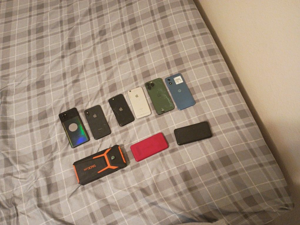 4 iPhones 2 Android As Is. 3 Power Bank