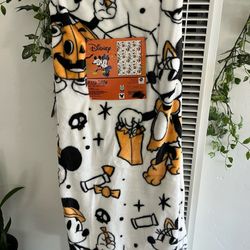 Disney Mickey & Minnie Halloween Blanket