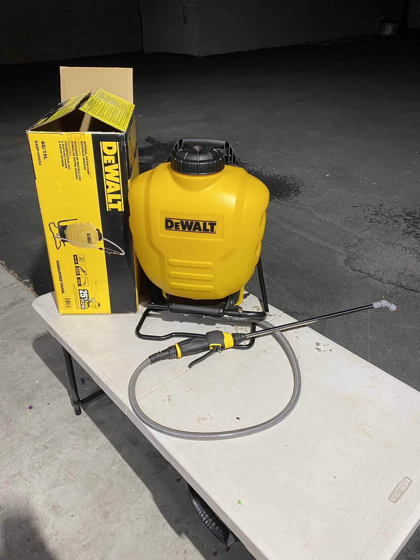 DEWALT 4 Gal. Backpack Sprayer