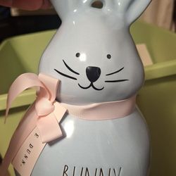 Rea Dunns Easter Bunny