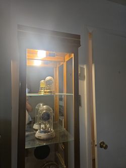 6 ft glass shelf showcase