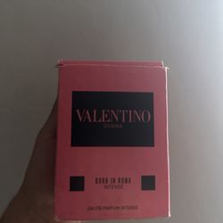 Valentino Donna Born In Roma Intense