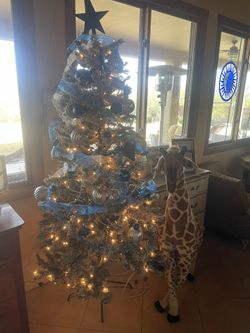 Beautiful 6 feet tall Christmas tree pre-lit