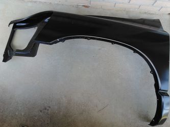 06-08 Dodge Ram fender L