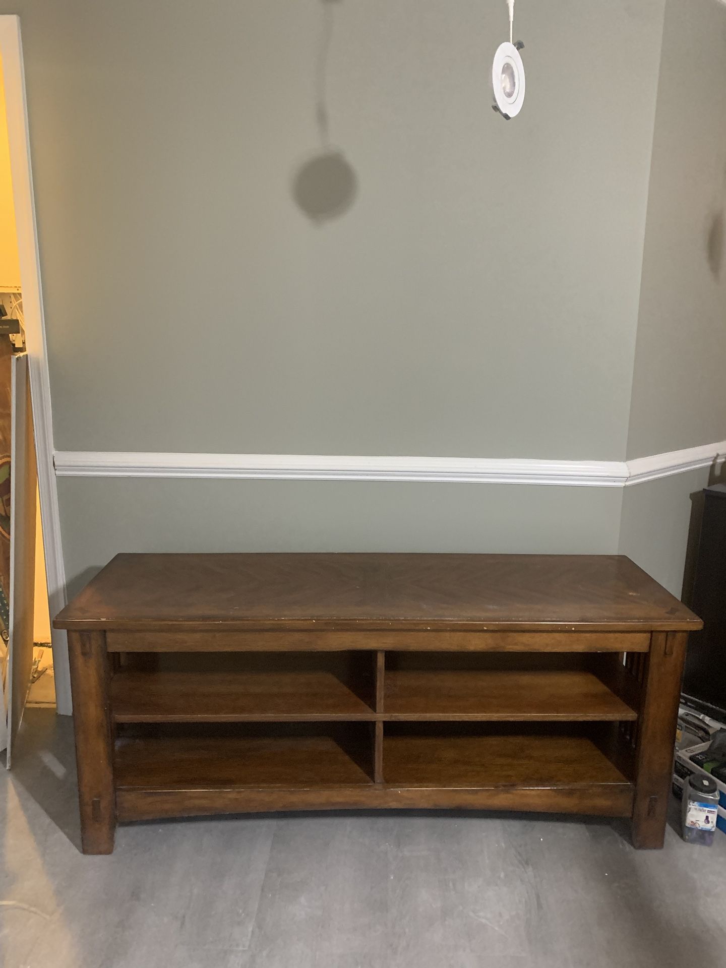 Entertainment/TV Stand