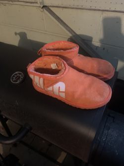 Women’s Uggs Size 8 (just Needs A Deep Clean) 