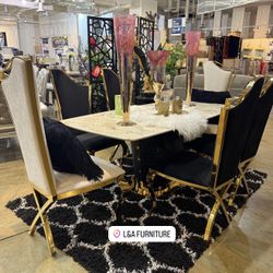 DINING TABLE & 4 CHAIRS 