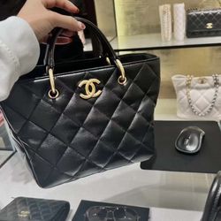 $299 💵Chanel 23B Tote Bag In Black  