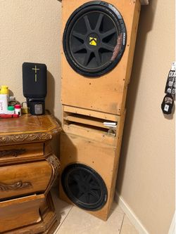 Kickers subwoofer  two  12’’
