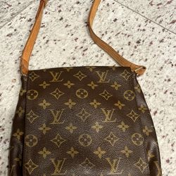 Used Small Louis Vuitton Bag 8”x9”