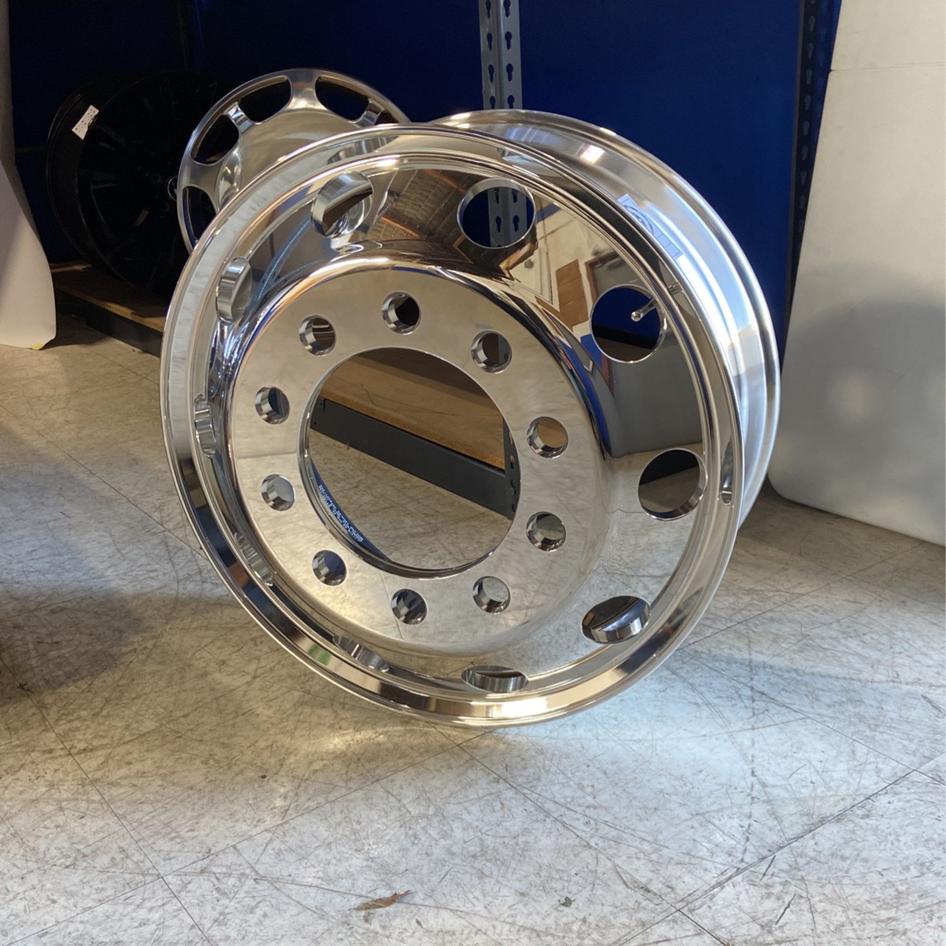 Truck & Bus Wheel 22.5x8.25 Bothside Polish 1 Piece