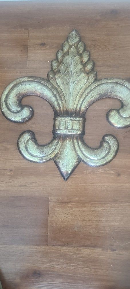 Large Fleur-de-lis Wall Decor For Sale......