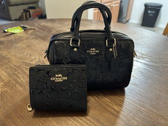 Coach Purse With Matching Wallet. 