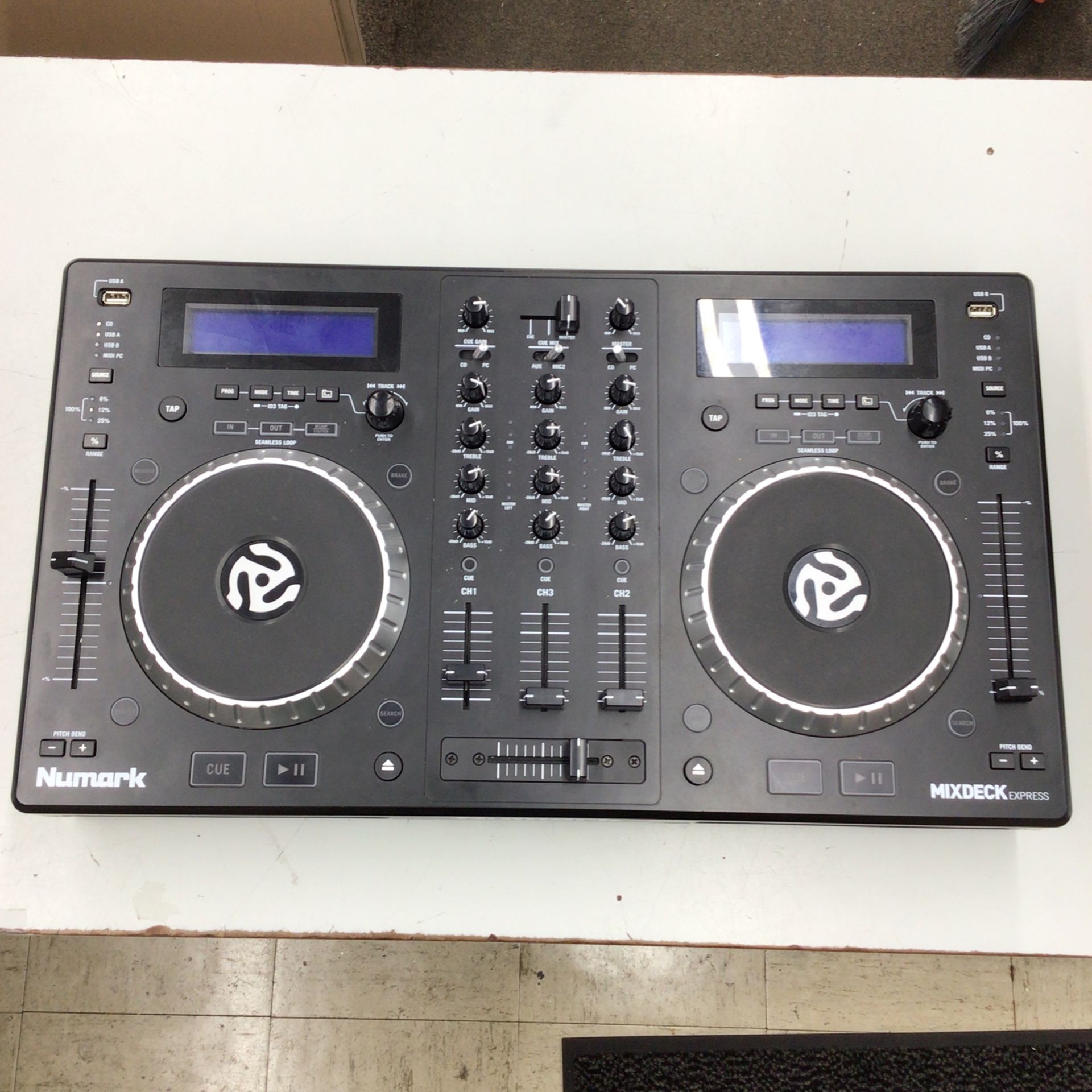 Numark Mix deck Express DJ Controller