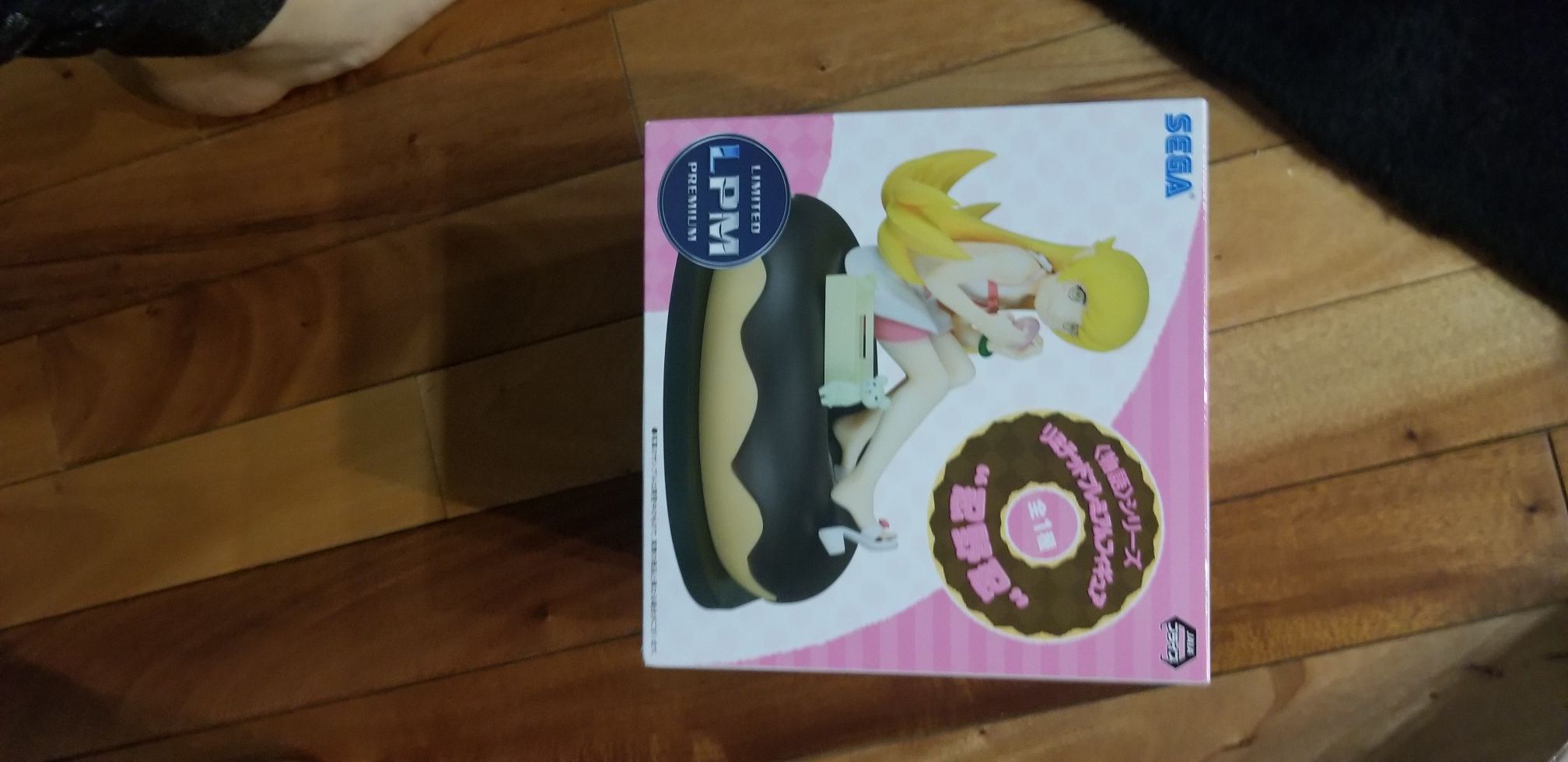 Monogatari anime figure toy display shinobo oshino donut