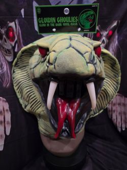 Don Post Classics Sargoth Mask Glowin Ghoulies Trick or Treat Studios Snake Vinyl See Full Video on the Rudos Epic Props Youtube


https://offerup.com