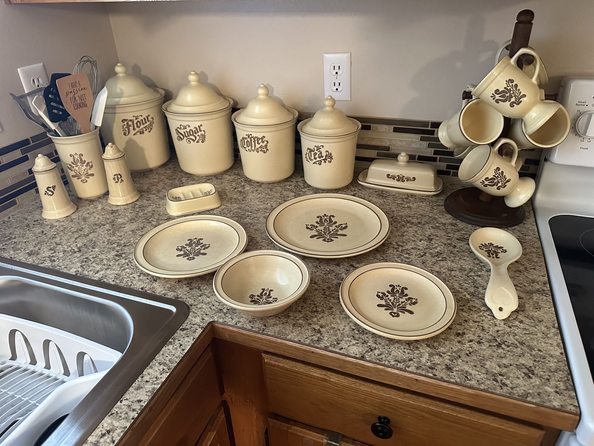 🍽️ Pfaltzgraff Village Pattern Dishes and 4 Piece Canister Set Collection.