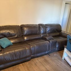 In Great Shape Couch And Love Set 