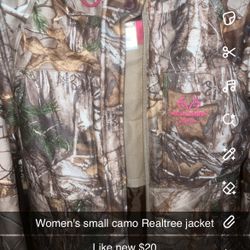 Women's small Realtree camo Jacket 