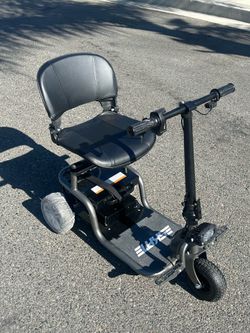 3-Wheel Mobility Scooter for Adults and Seniors with Detachable Battery, Swivel Seat and Foldable Handlebar Worth $720