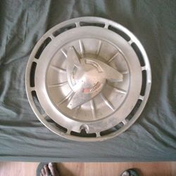 Old Chevy 1962 Impala hub Cap