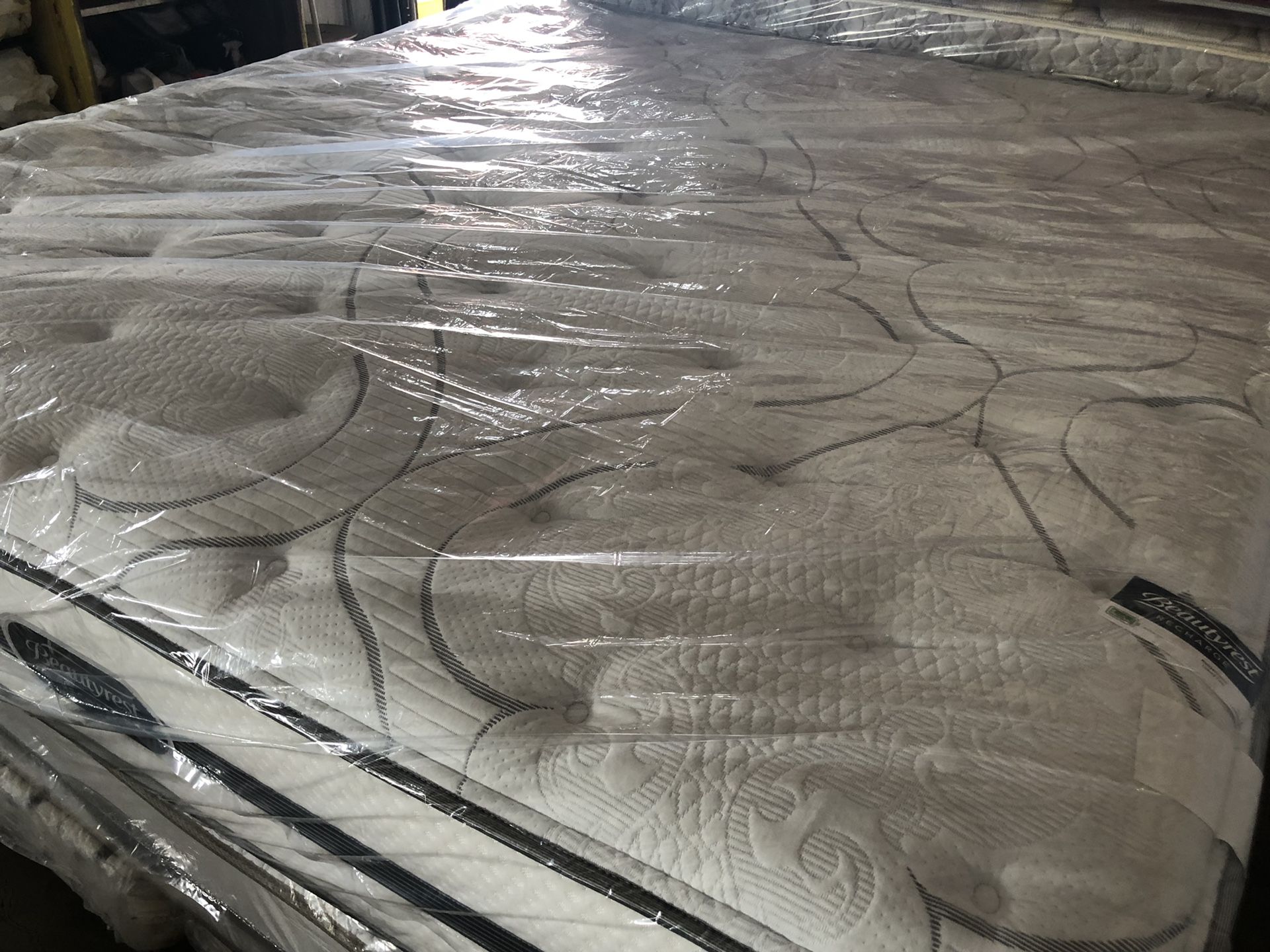 SIMMONS BEAUTYREST RECHARGE LUXURY FIRM KING MATTRESS SET for Sale in