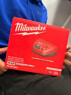 Milwaukee M12 Battery Charger 🥸