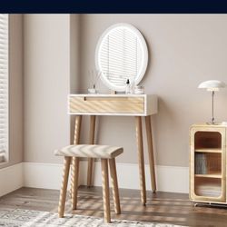 Makeup Vanity With Lighted Mirror And  Chair