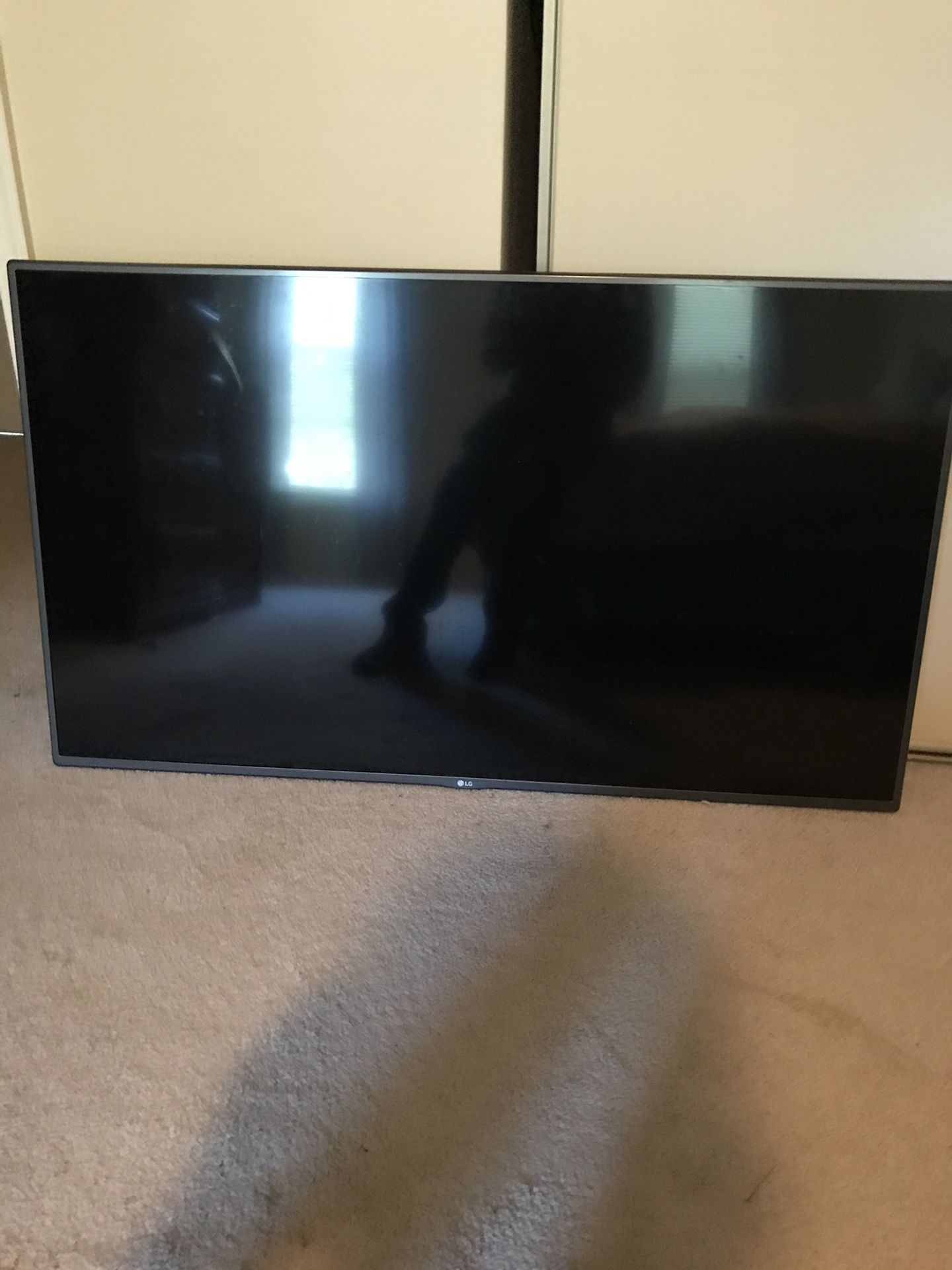 55’ flat screen tv
