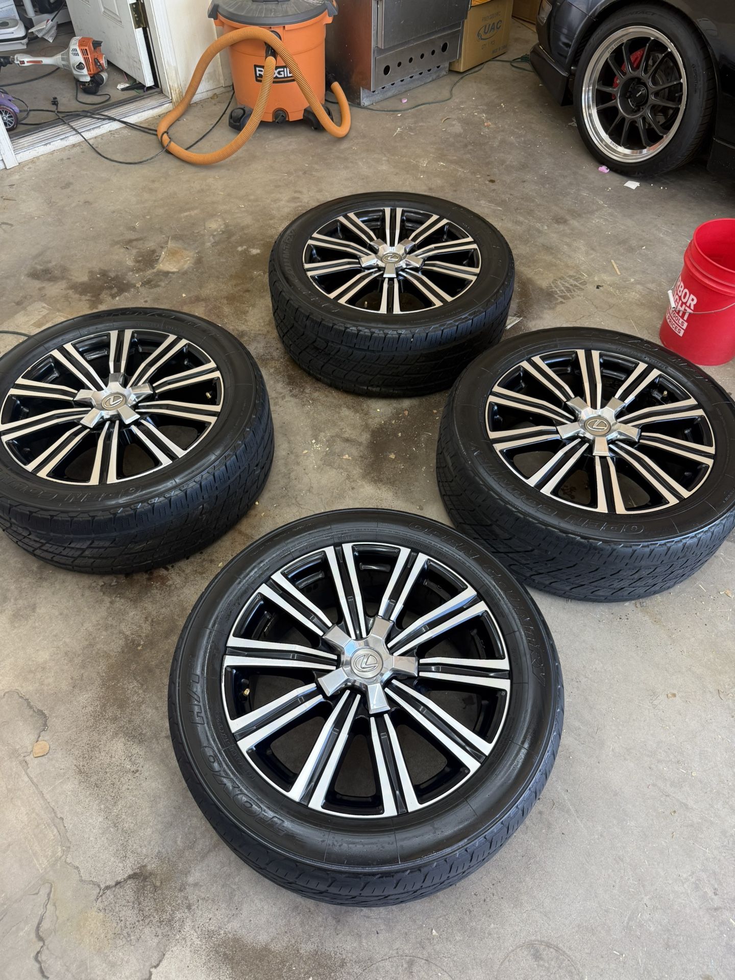 2022 Lexus LX 570 Wheels And Tires