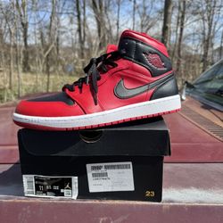 Jordan One Reverse Bread 