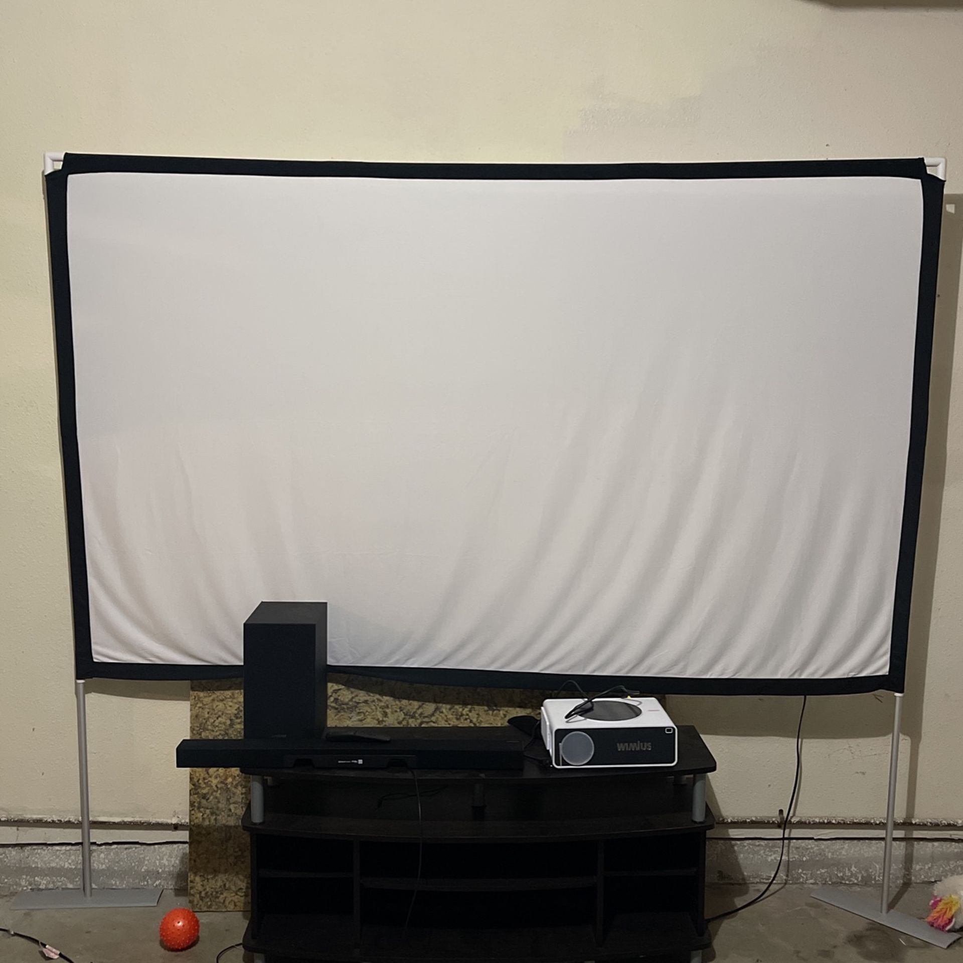Screen And Projector 