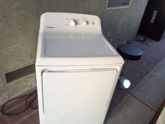 Hotpoint electric ⚡⚡ dryer brand new never used has a small dent on the side $180