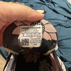 Sz 10 Under Armor Shoes