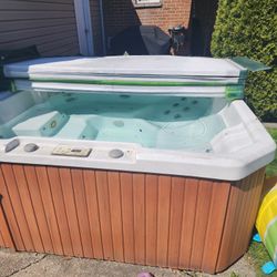 FREE Hydro Spa Hot Tub ( Not working)